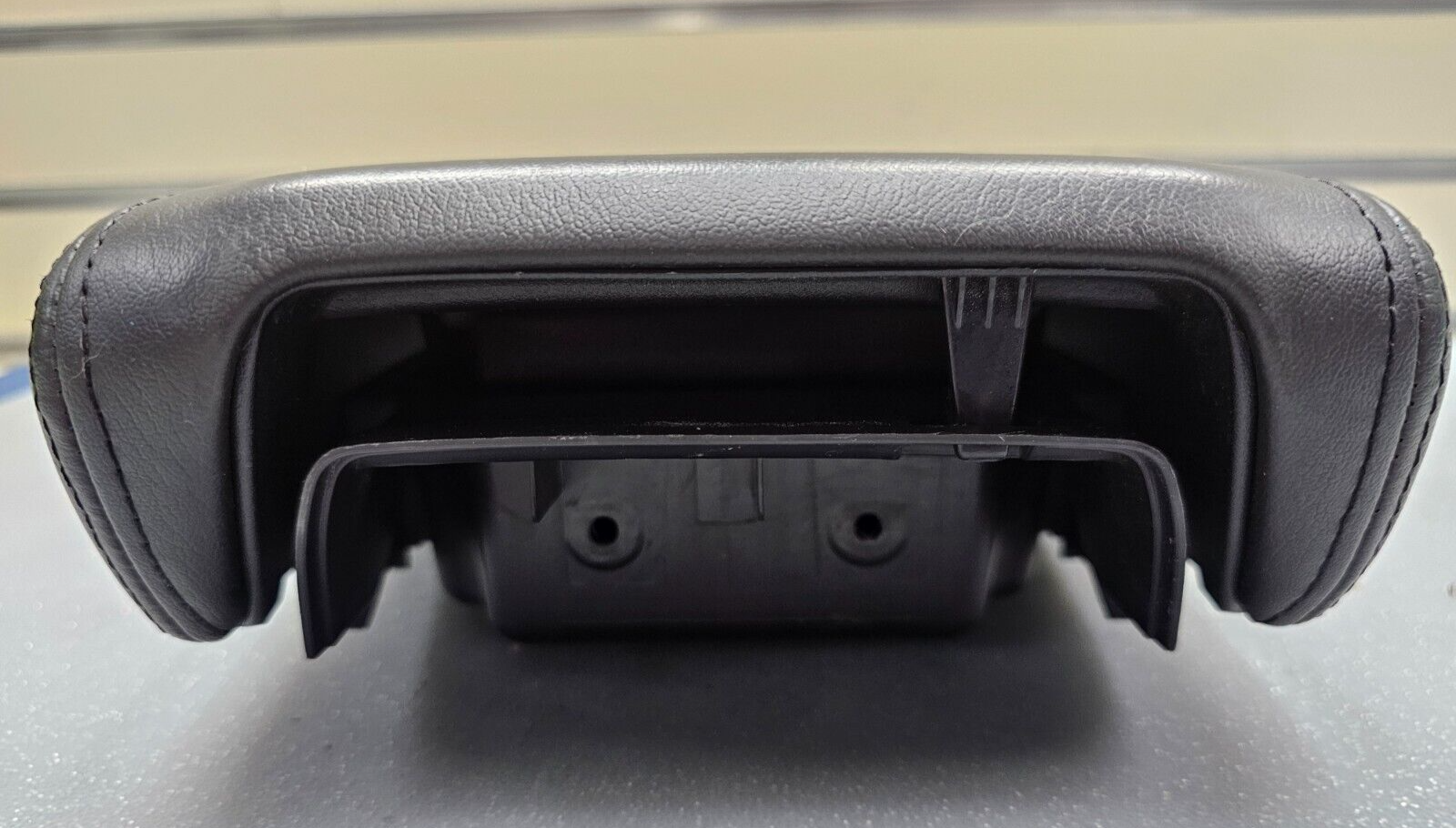 07-17 TRAVERSE ACADIA Outlook Enclave Leather Armrest Center Console Lid Black
