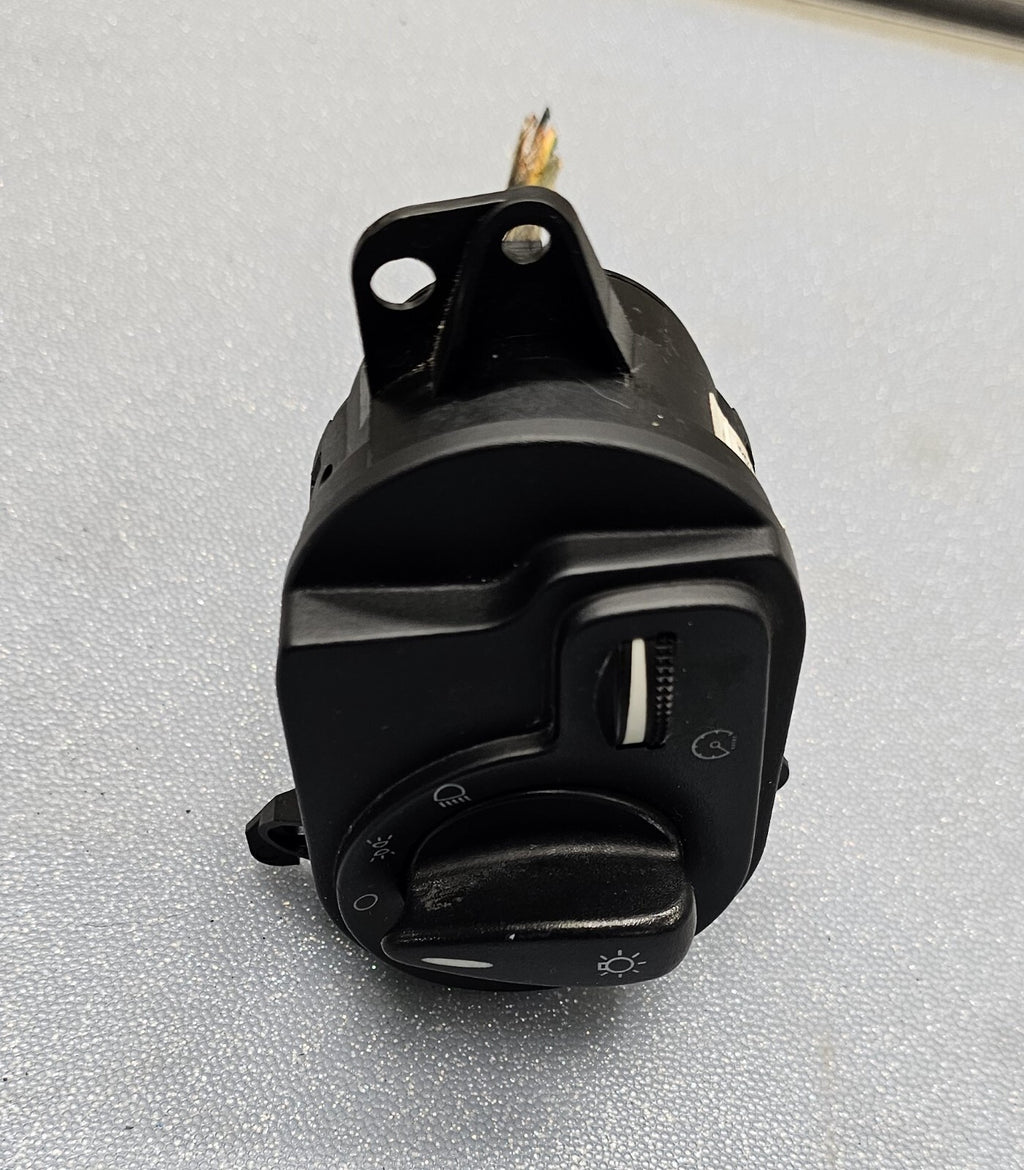 04-07 Ford Focus Dash Headlight Lamp Control Switch Head Fog Light Toggle Switch