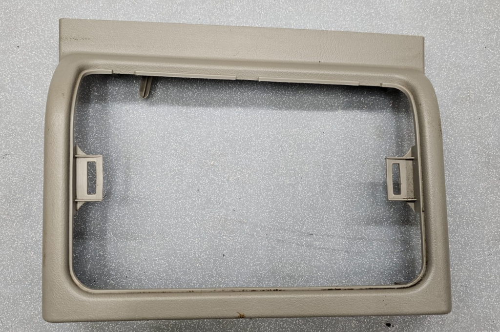 🔥03-06 CHEVY SILVERADO SIERRA DASH UPPER CENTER CONSOLE STORAGE CUBBY BEZEL TAN