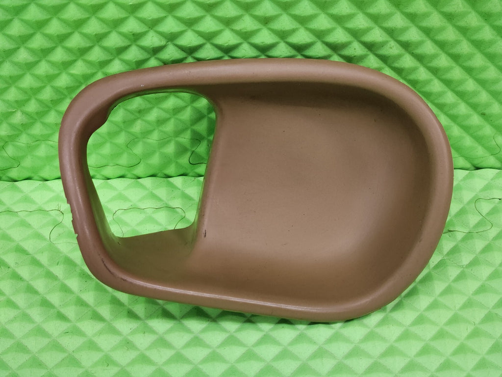 🔥1994-2004 Ford Mustang AGW PASSENGER DOOR RIGHT HANDLE CUP BEZEL TAN