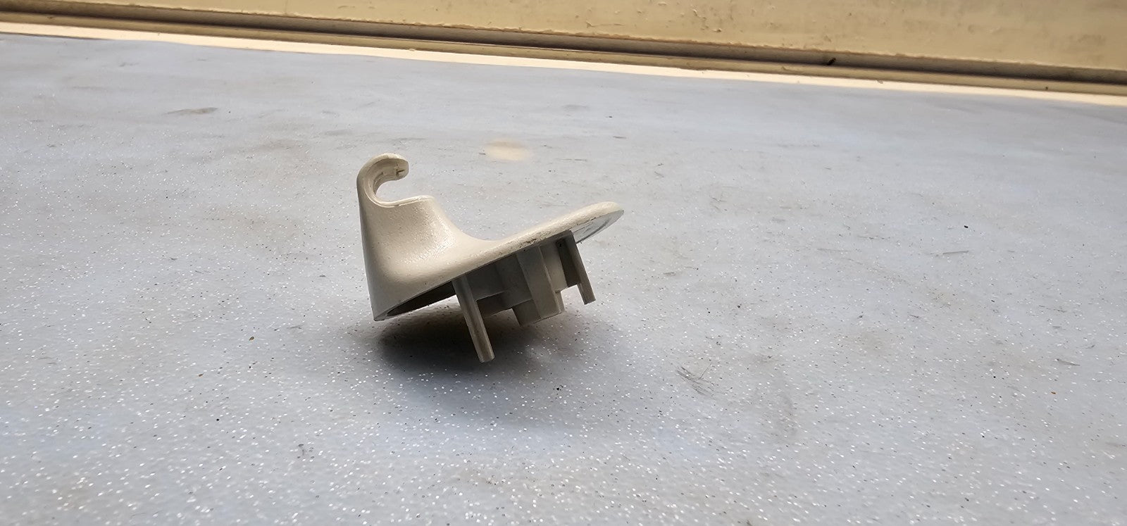 🔥2008-2020 Dodge Grand Caravan Chrysler Town & Country Sun Visor Clip Gray OEM