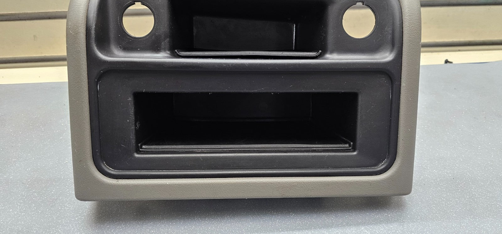 🔥03-06 SILVERADO SIERRA CENTER CONSOLE STORAGE BEZEL ASH TRAY LT TAN/BLACK OEM