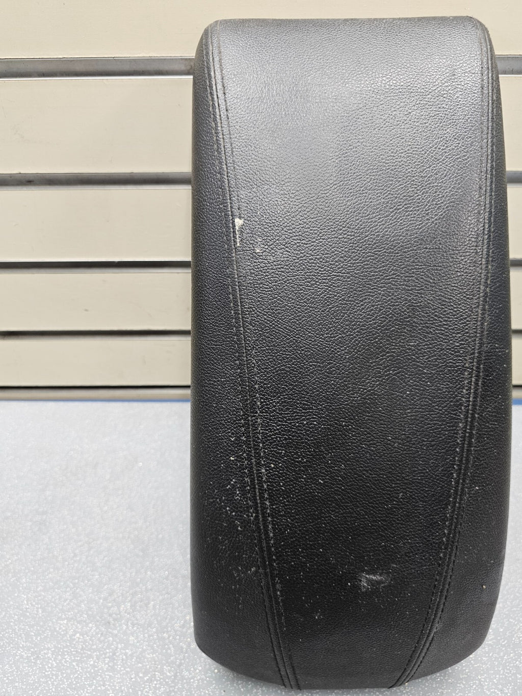 🔥11-14 HYUNDAI SONATA FRONT CENTER CONSOLE ARM REST LID COVER TOP PAD BLACK OEM
