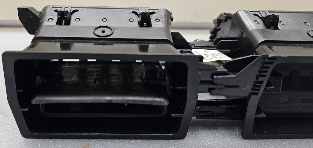🔥10-17 Volvo XC60 Center Dash AC Air Vent Heater Filter Conditioner Assembly