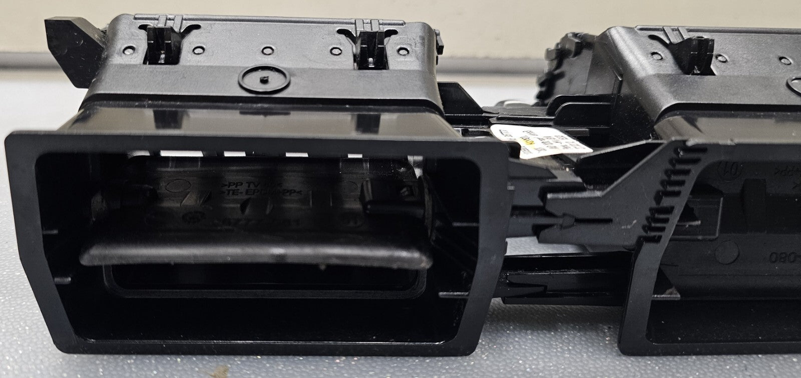 🔥10-17 Volvo XC60 Center Dash AC Air Vent Heater Filter Conditioner Assembly
