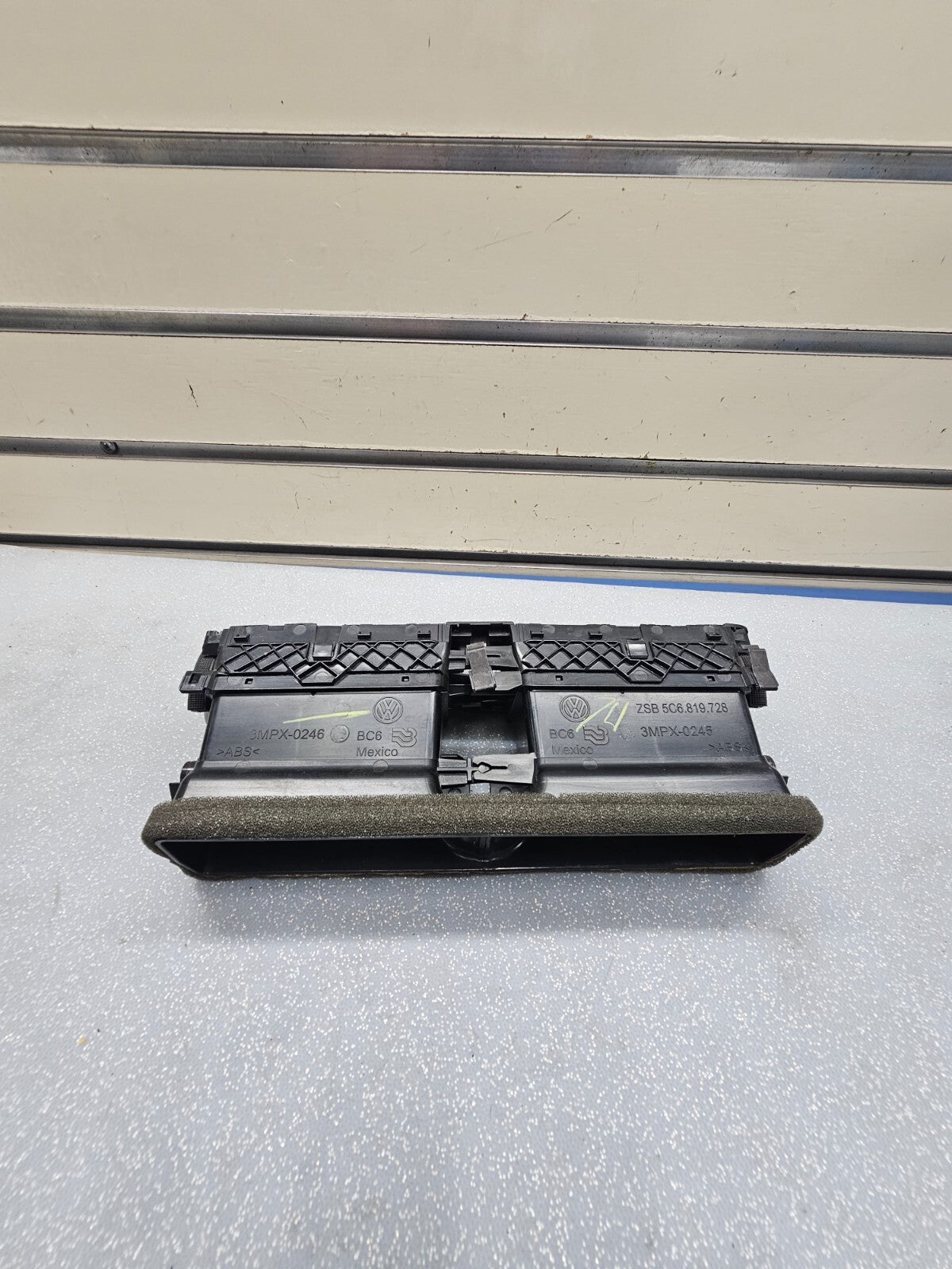 11-14 VOLKSWAGEN VW JETTA CENTER DASH AC HEATER WARMER INTERIOR AIR VENT GRILLE