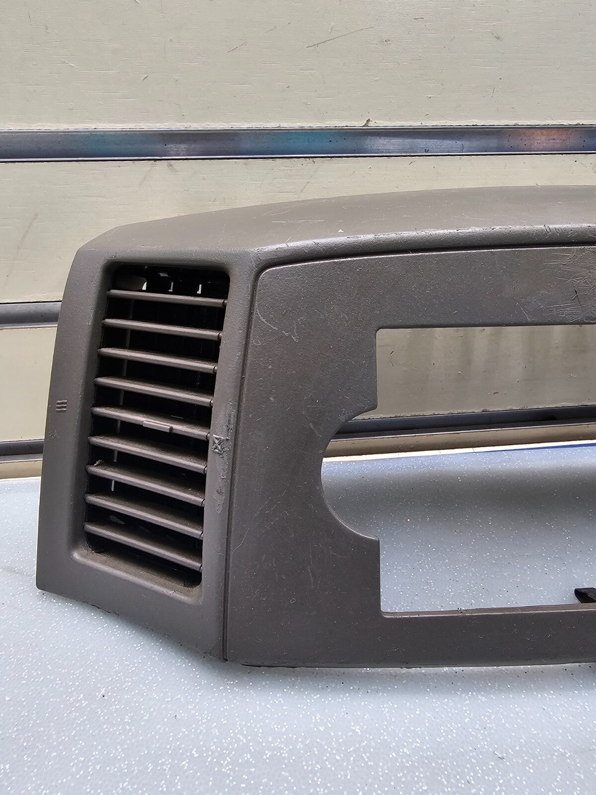 🔥05-07 Jeep Grand Cherokee Radio Dash Bezel Trim Surround AIR Vent GRAY B30