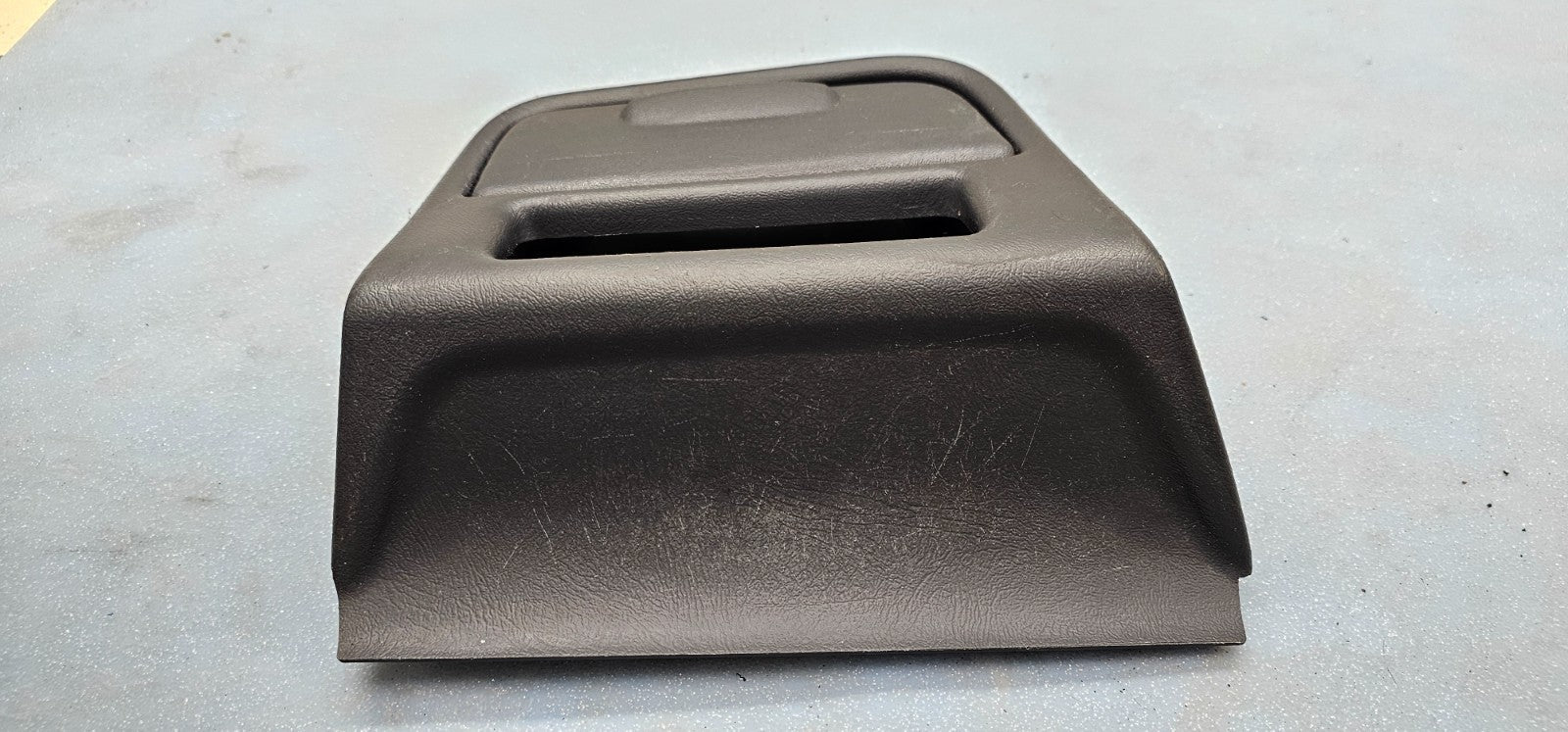 🔥99-02 SILVERADO TAHOE SIERRA CENTER CONSOLE FRONT LOWER BEZEL STORAGE BLACK