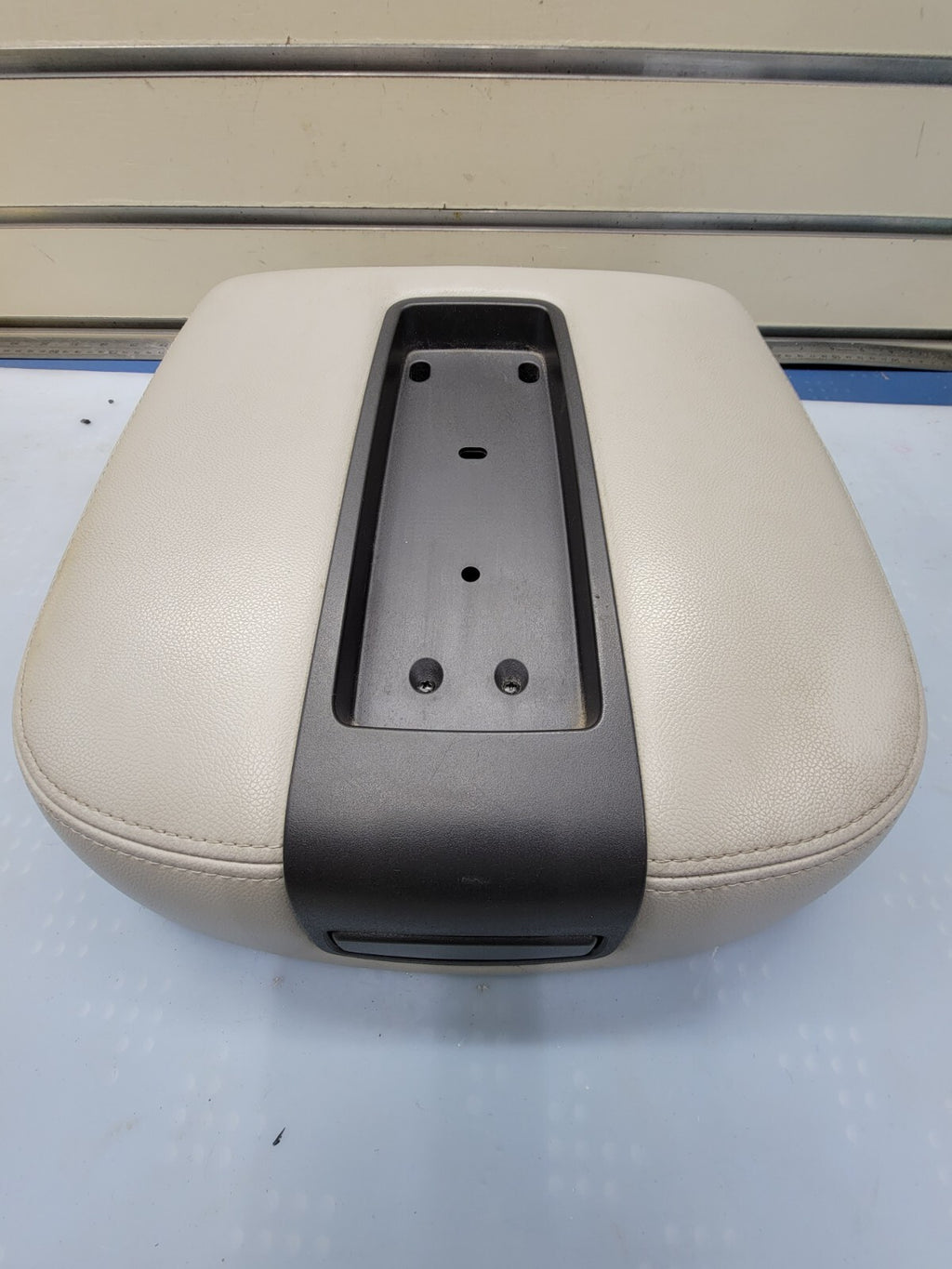 🔥07-13 Chevy Tahoe, Suburban, Yukon Leather Console Lid Armrest Cover Tan JS5