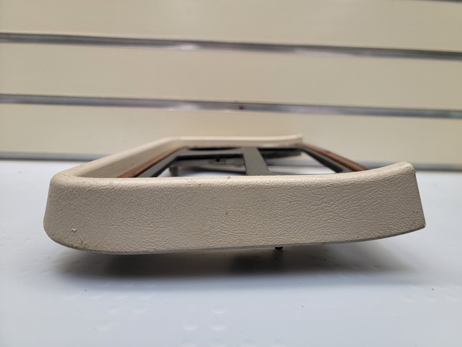 02-06 Cadillac Escalade Radio Dash Trim Bezel with Clock 15072628 gray/woodgrain