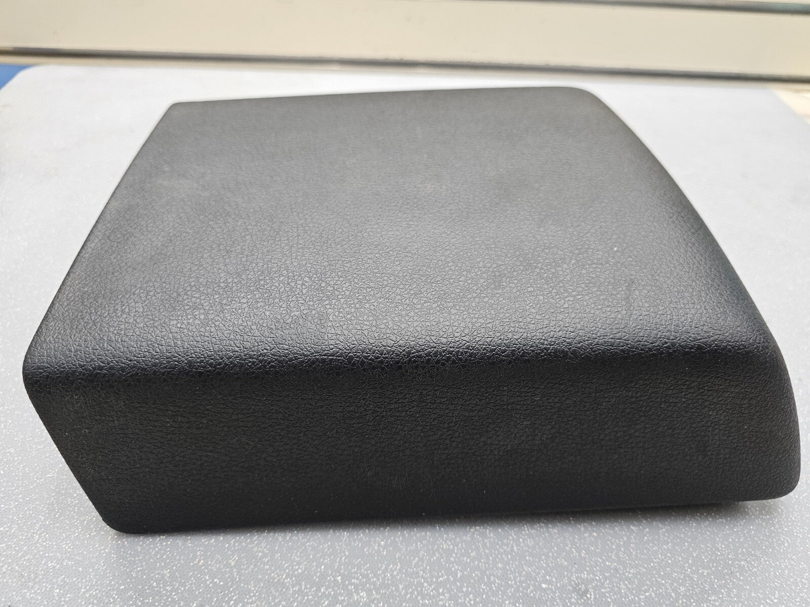 04-08 FORD F150 LARIAT FLOOR CENTER CONSOLE COLUMN SHIFT ARM REST LID TOP BLACK