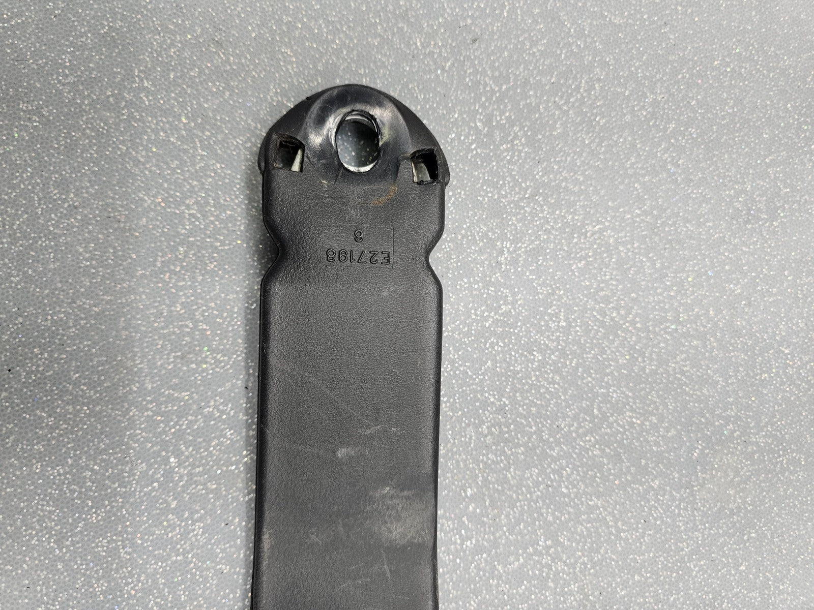 🔥99-02 Chevy Silverado Tahoe Suburban Sierra Front Center Seat Belt Buckle OEM