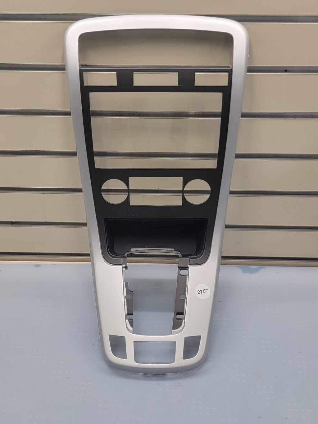 07-09 Chevrolet Equinox Center Dash Radio Climate Bezel Surround Trim Silver