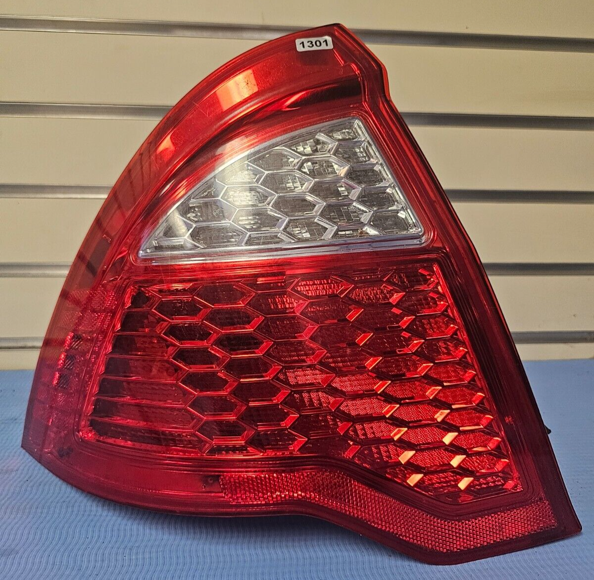10-12 Ford FUSION Tail Light Break Stop Light Lamp Assembly RIGHT Passenger OEM