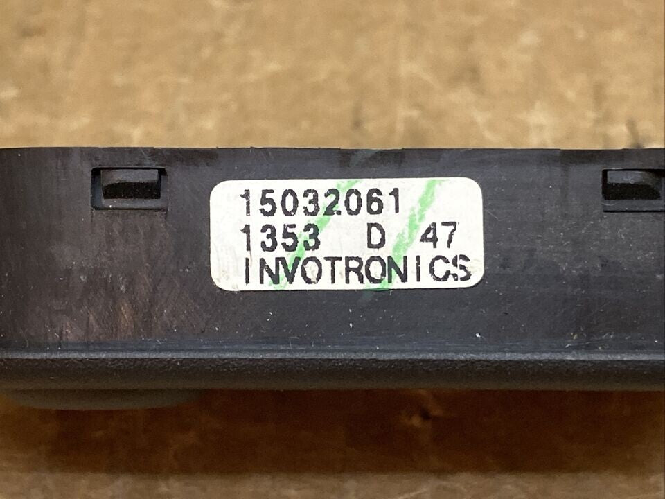 99-02 TAHOE SILVERADO SUBURBAN YUKON RIGHT PASSENGER DOOR HEATED SEAT SWITCH OEM