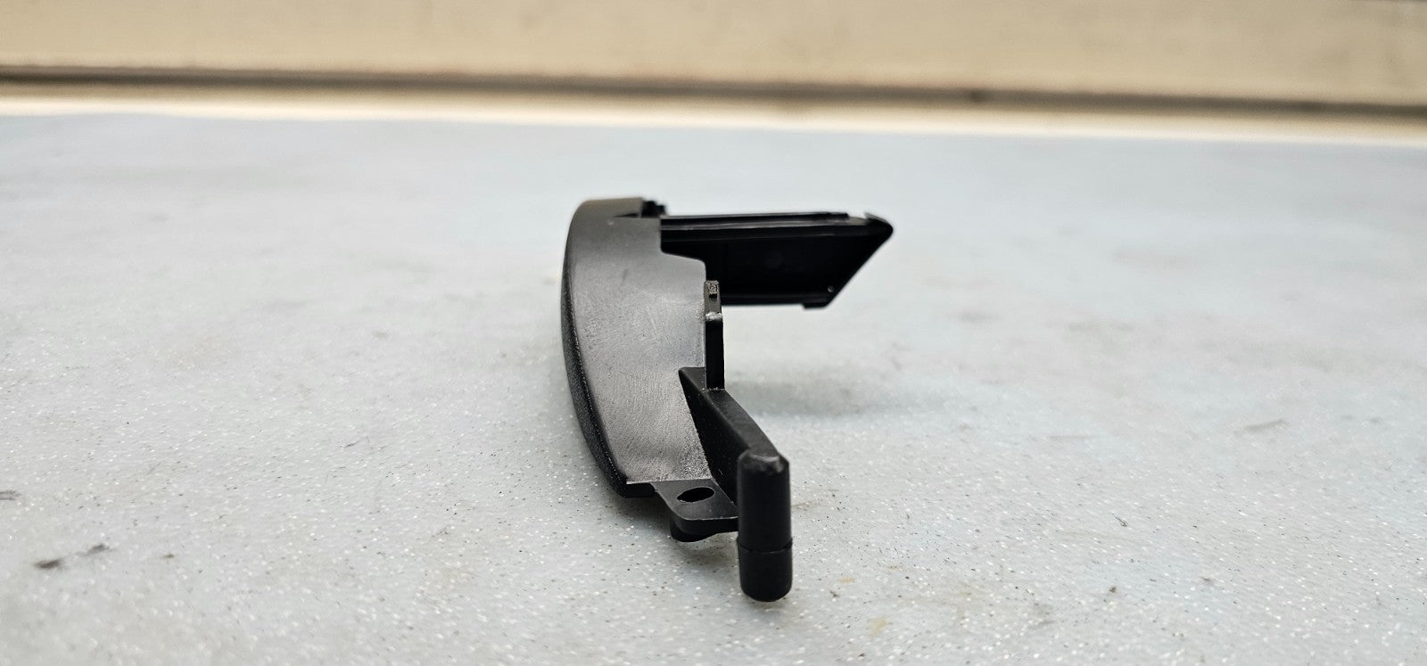 95-06 Silverado Sierra C/K 1500 2500 Center Console Jump Seat Lid Latch Assembly