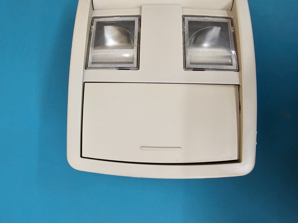 05-10 Jeep Grand Cherokee Overhead Console Dome Map Light Compartment Light GRAY
