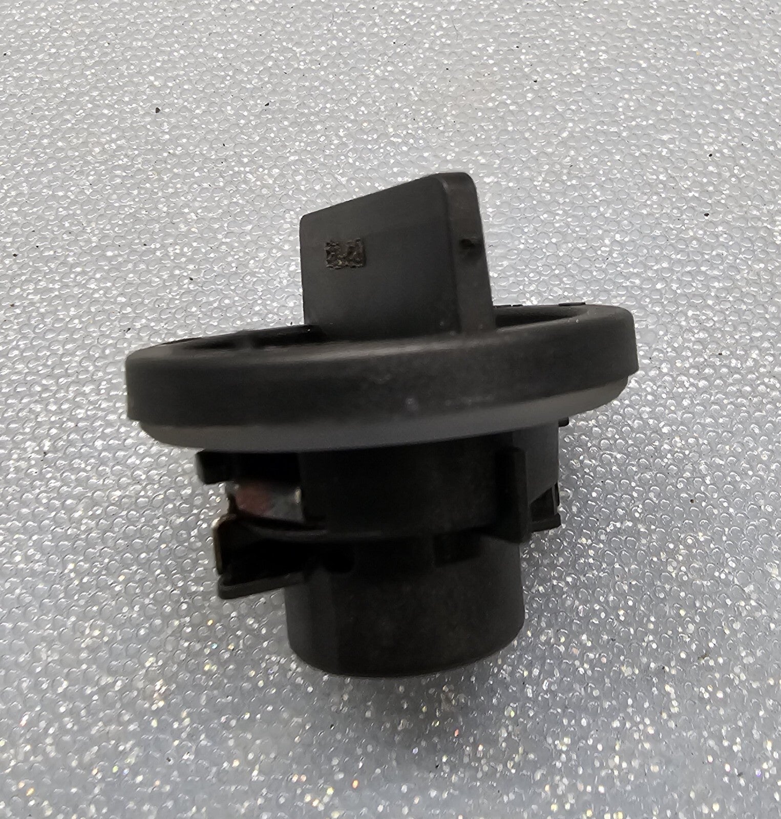 05-10 VW Jetta Rabbit MK5 Headlight Head Lamp Turn Signal Bulb Holder Socket OEM