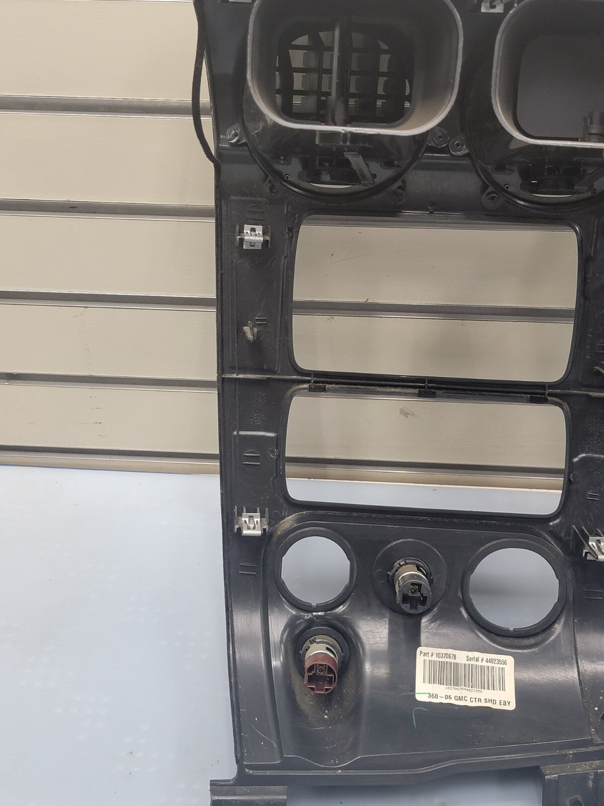 03-08 GMC ENVOY XL FRONT RADIO DASH VENT BEZEL CLIMATE CONTROL carbon fiber B45