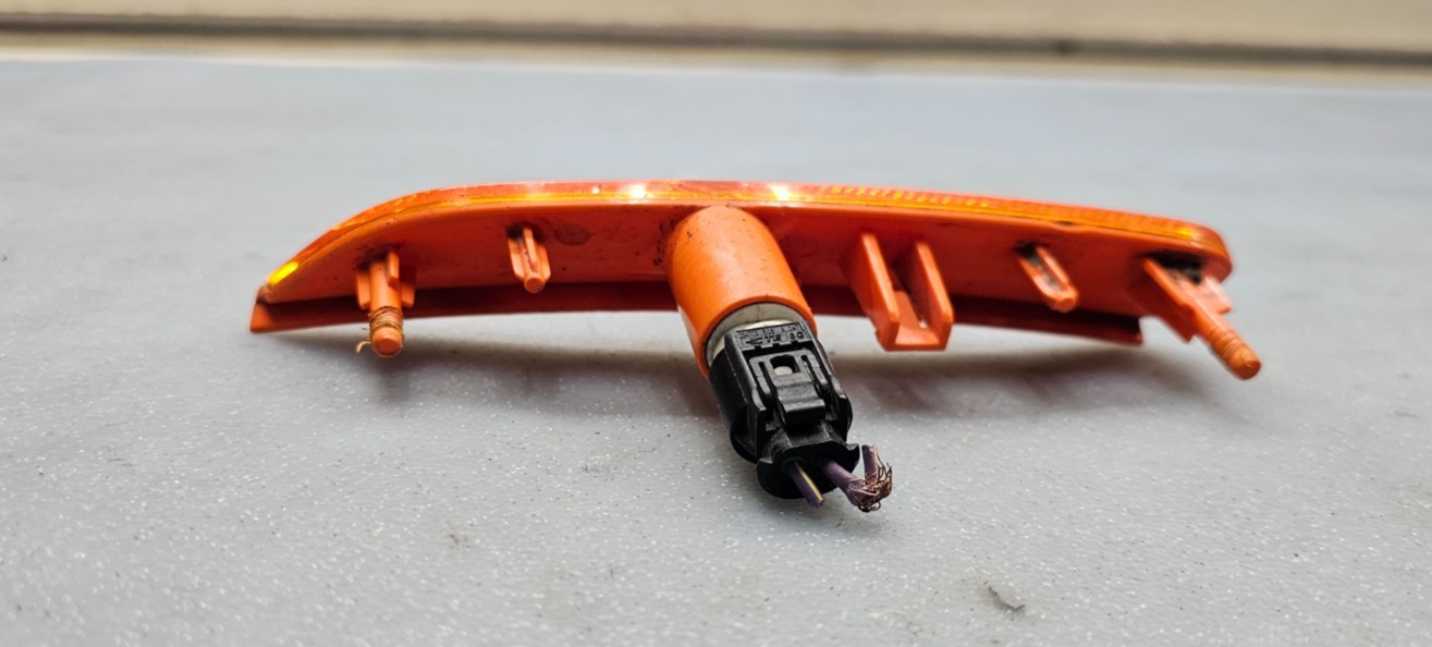 🔥2017-2025  PACIFICA Voyager Driver Side Marker Lamp ORANGE