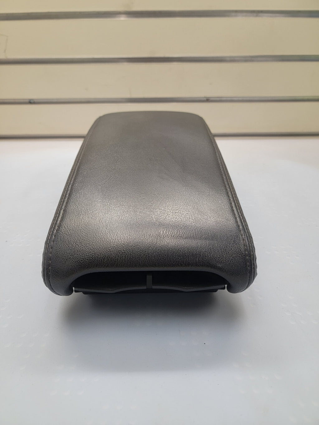 🔥08-12 Chevy Malibu FRONT CONSOLE LID ARMREST ASSEMBLY SLIDING STORAGE BLACK