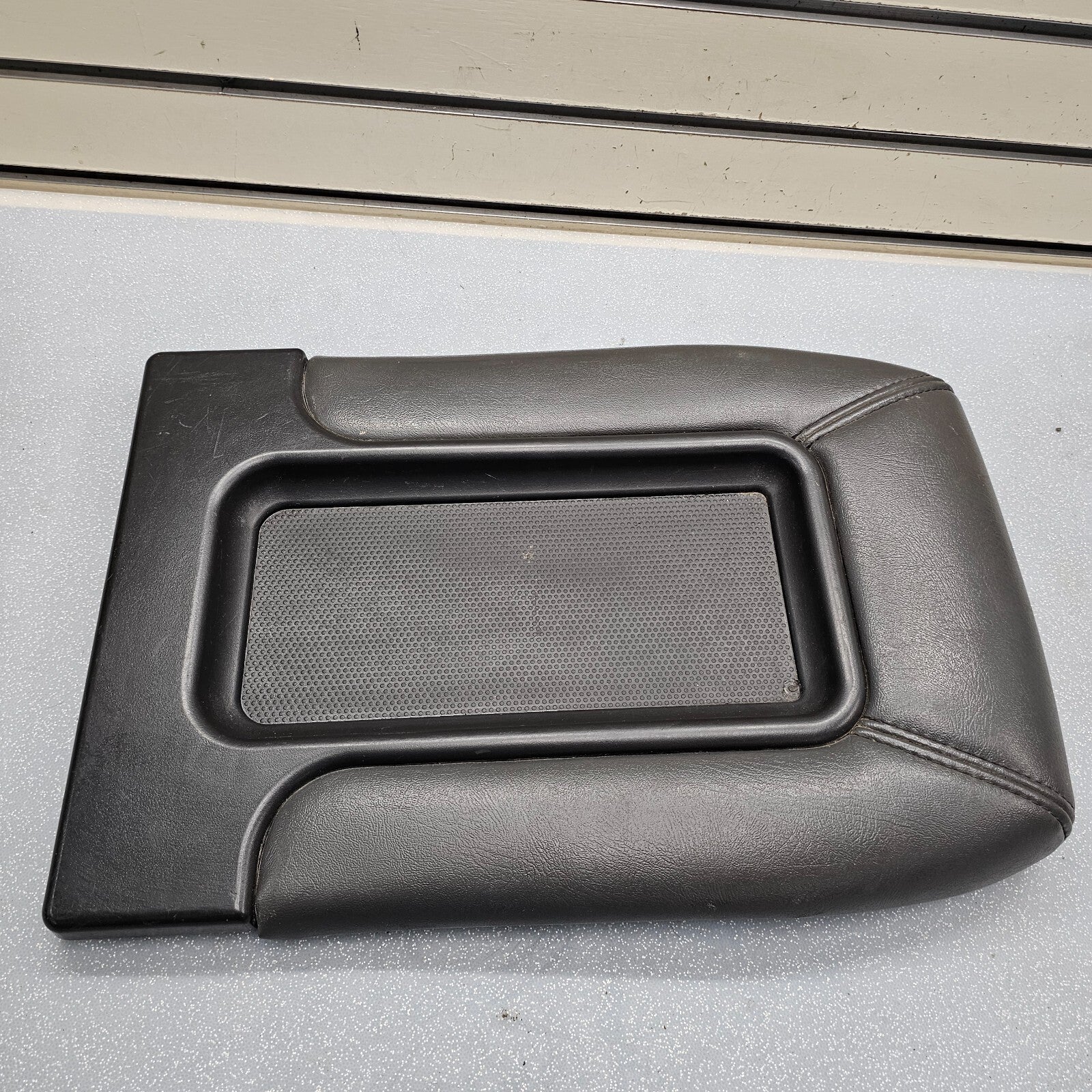 99-06 SILVERADO SIERRA Center Console JUMPSEAT Armrest Leather DK Gray/Black JS4
