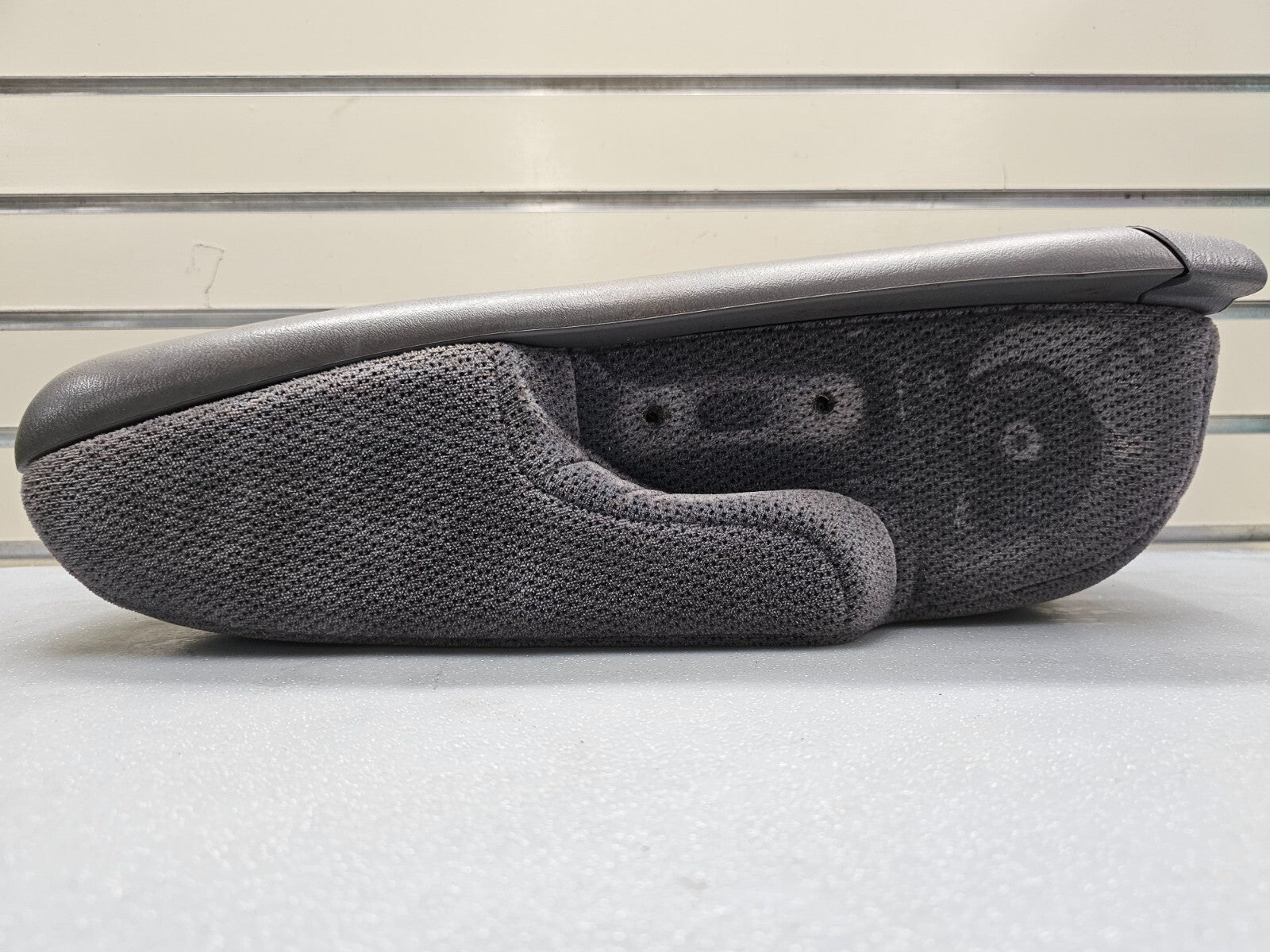 🔥94-97 S10 Blazer Jimmy Center Cosnole Armrest Lid Jump Seat Leather/Cloth Gray