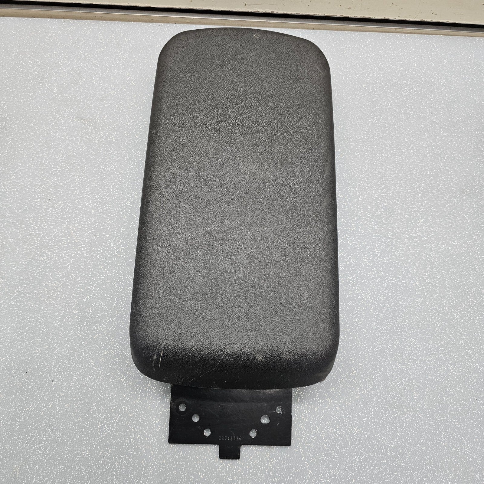 🔥05-10 Pontiac G6 Front Center Console Lid Arm Rest Top Pad Leather Black OEM