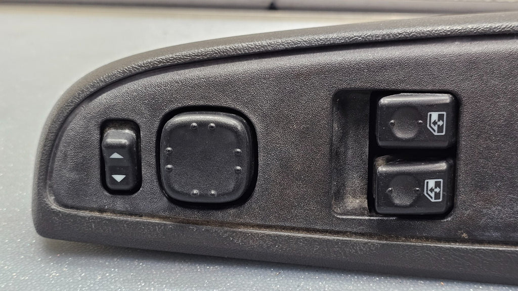 03-06 Silverado Sierra Power Left Driver Master Window Switch Assembly Black WS4
