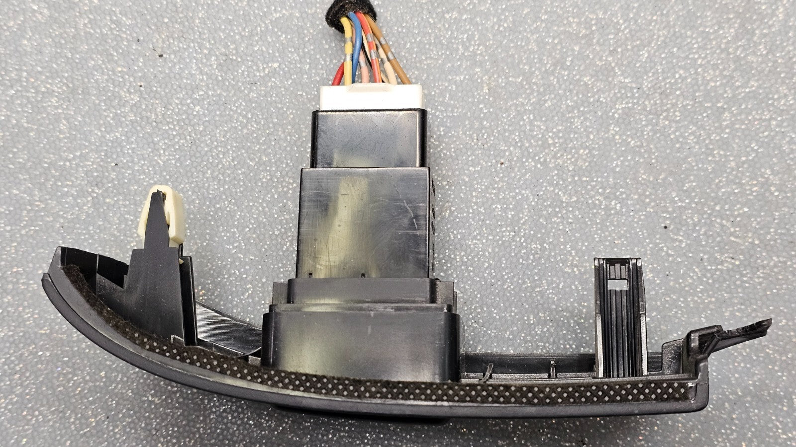 🔥06-08 Hyundai Sonata Hazard Hread Light Lamp Control Switch Bezel Black OEM