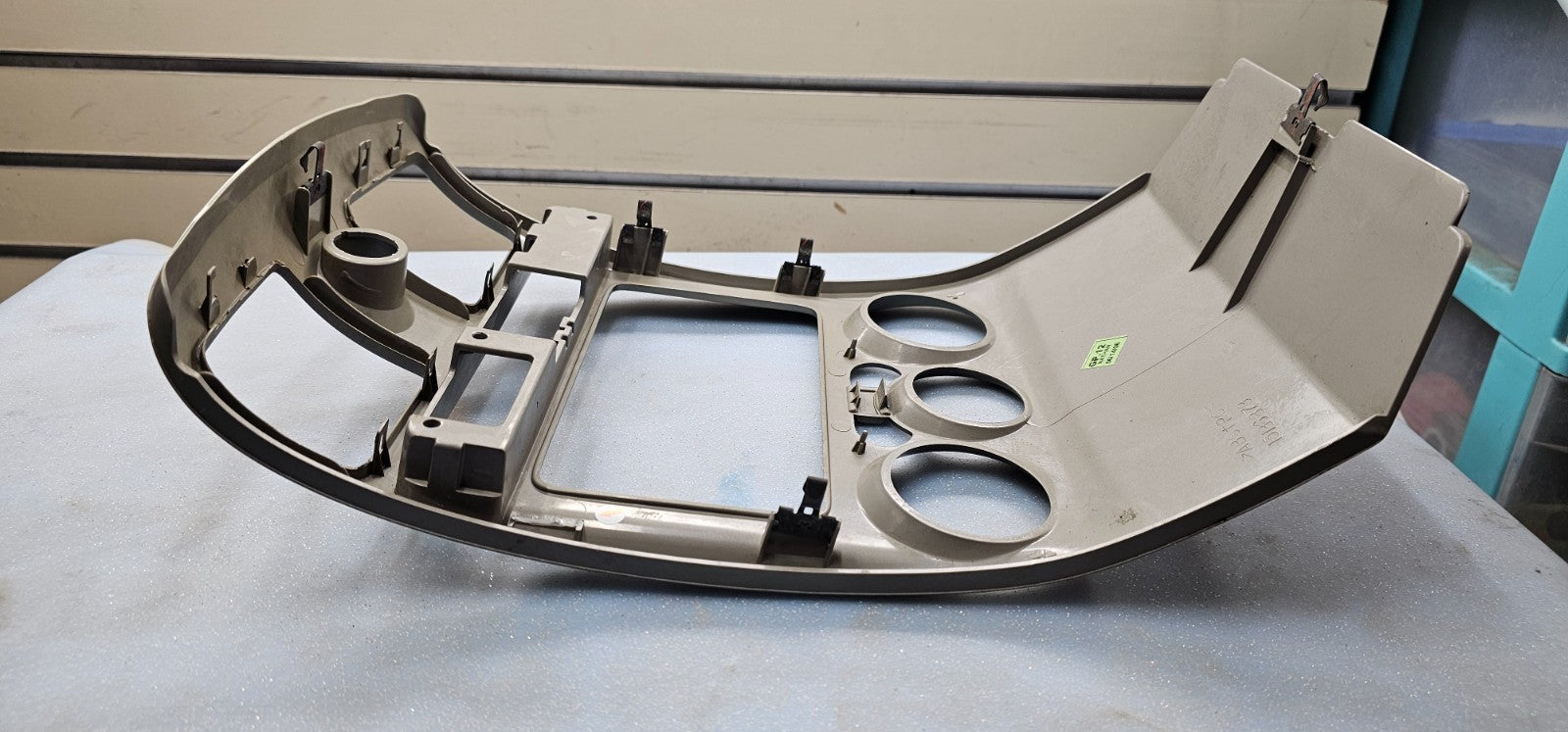 🔥04-12 CHEVY COLORADO GMC CANYON CENTER DASH AM FM RADIO BEZEL SILVER