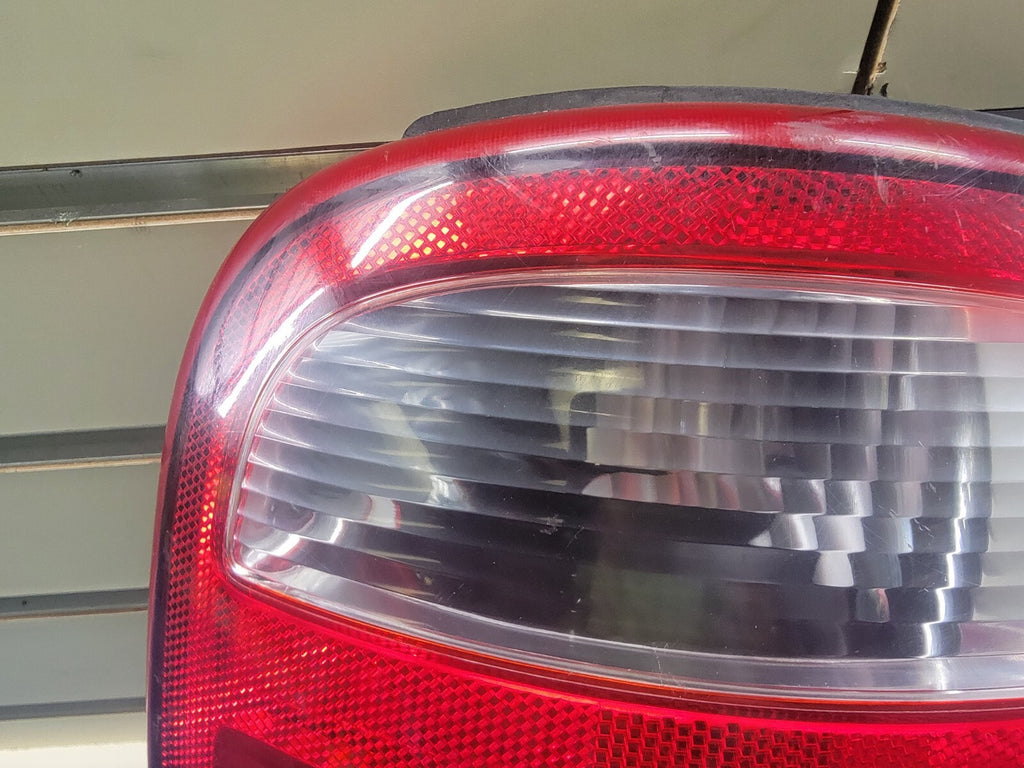 🔥04-07 chrysler Town Country Dodge Grand Caravan Passenger Taillight Assembly