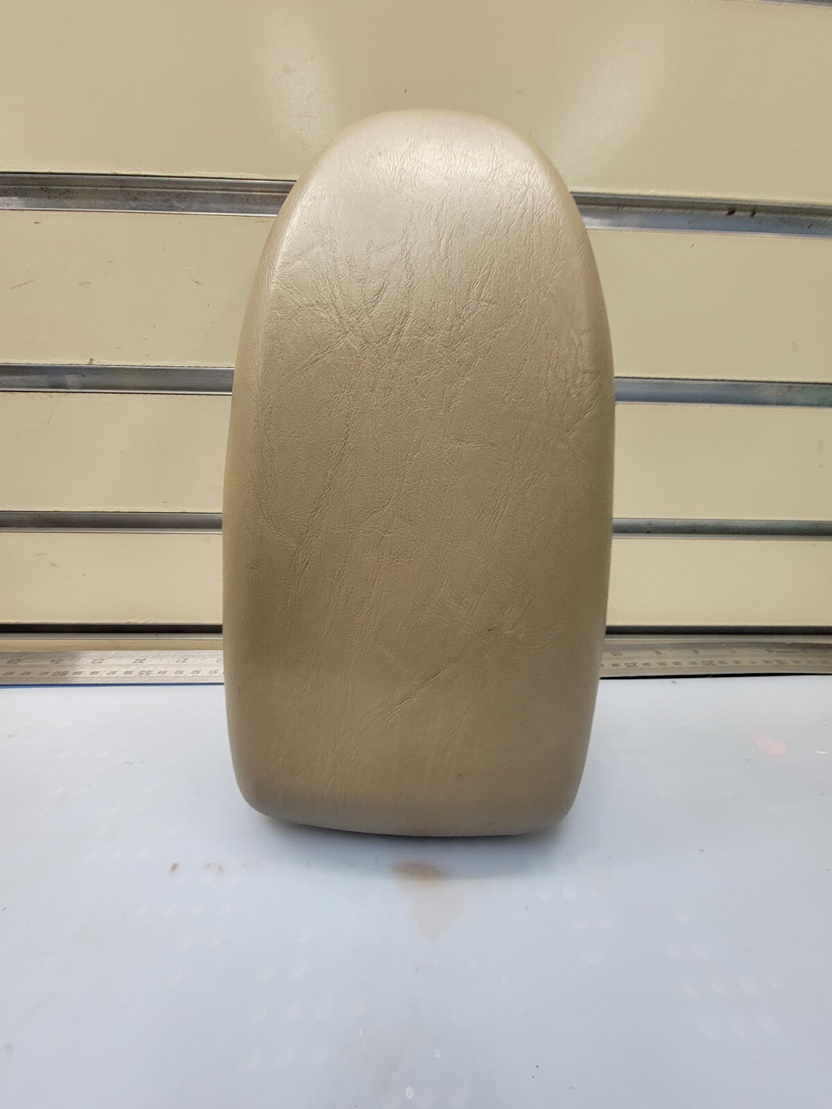 🔥2000-2007 FORD FOCUS CENTER CONSOLE LID ARM RESTER LID TAN