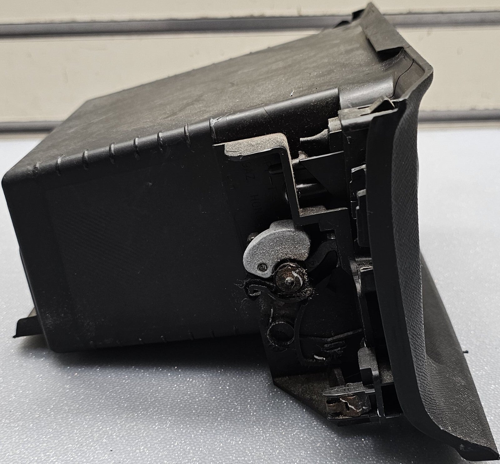 05-06 Honda CR-V OEM Center Dash Console Panel Storage Box Compartment Cubby Bin