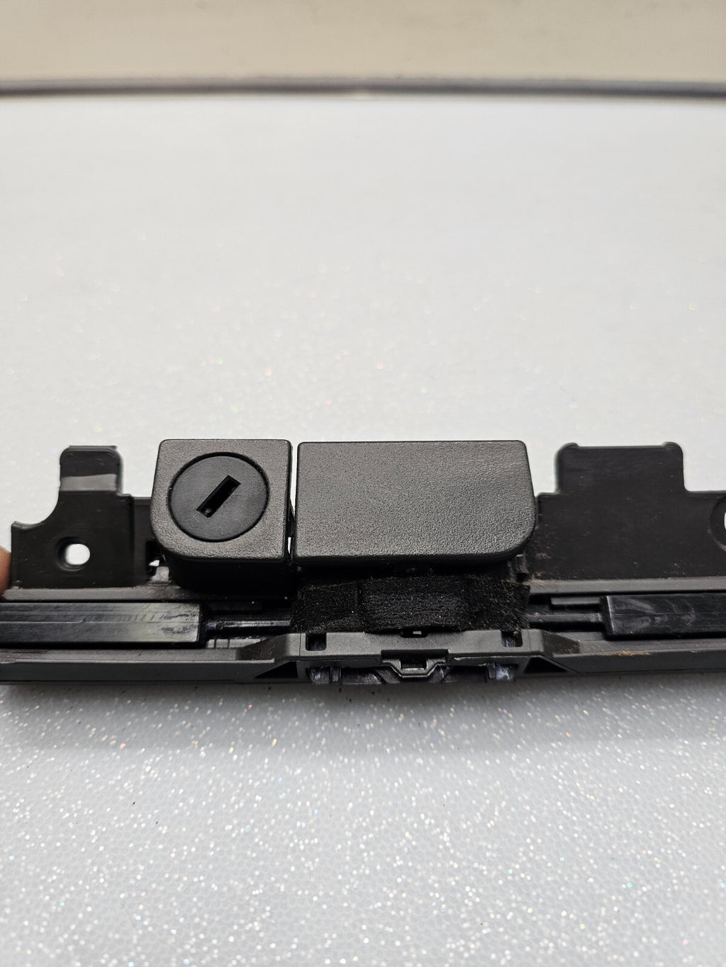 05-12 Nissan Pathfinder 05-19 Frontier Xterra Glove Box Latch Handle Compartment