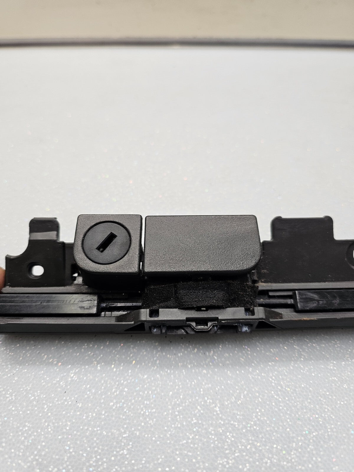 05-12 Nissan Pathfinder 05-19 Frontier Xterra Glove Box Latch Handle Compartment