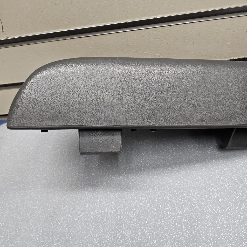 99-06 Chevy GMC Silverado TAHOE Door Panel ARMREST Front RIGHT Handle DK GREY H3