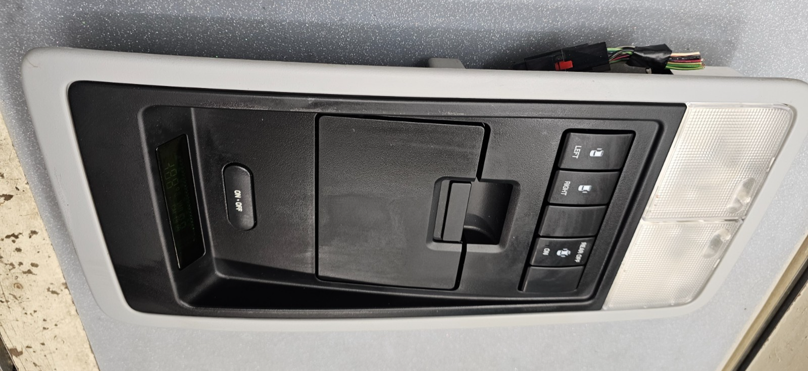 04-07 Freestar Monterey Dome Reading Light Lamp Roof Overhead Console Black/Gray