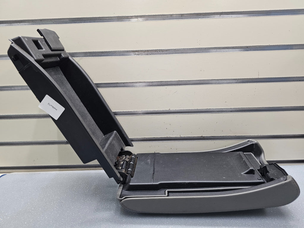 08-12 Chevy Malibu FRONT CENTER CONSOLE LID ARMREST ASSEMBLY STORAGE COVER GRAY