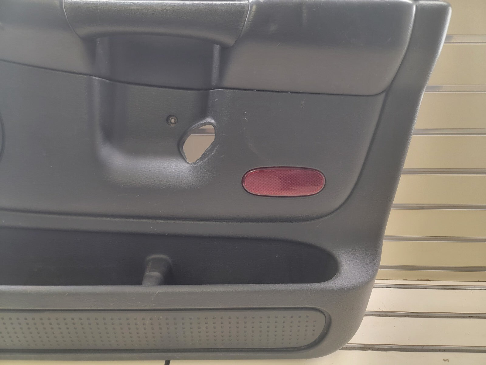 🔥2002-2005 Dodge RAM Interior Door Panel Front right passenger black Auto D11