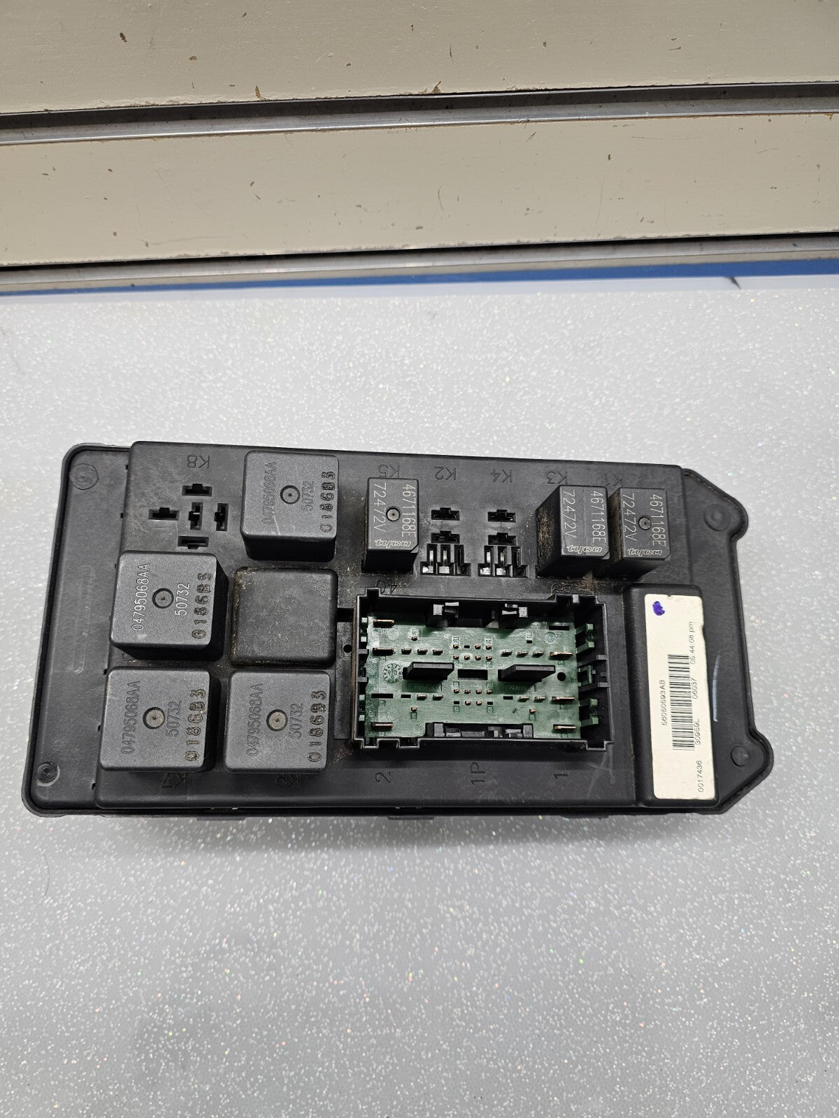 05-06 Jeep Grand Cherokee WK Body Control Module BCM Fuse Junction Box Assembly