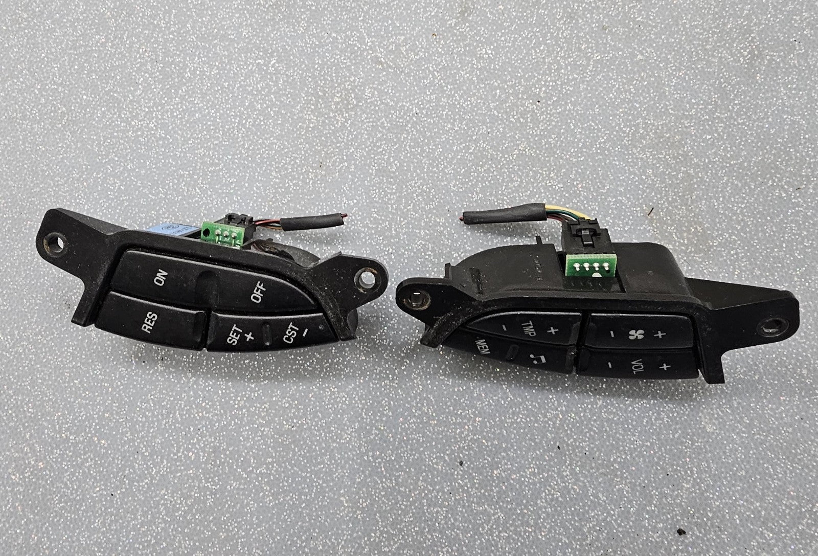 🔥02-05 EXPLORER/MERCURY 03-06 EXPEDITION STEER WHEEL CRUISE CONTROL SWITCHES