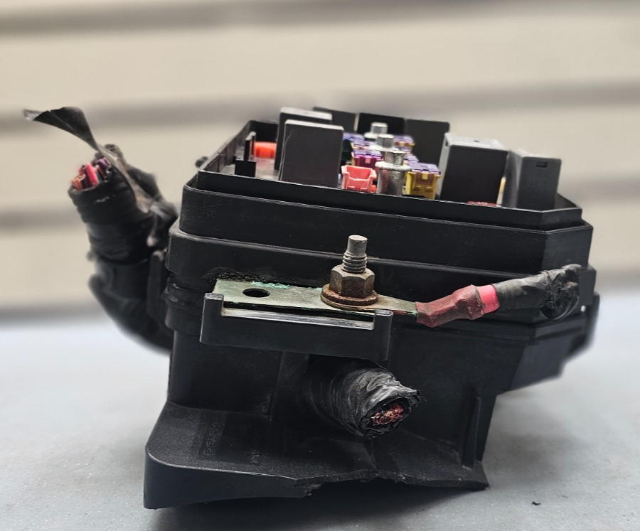 🔥2006-2007 Chevy Impala Fuse Box Engine Junction Module OEM