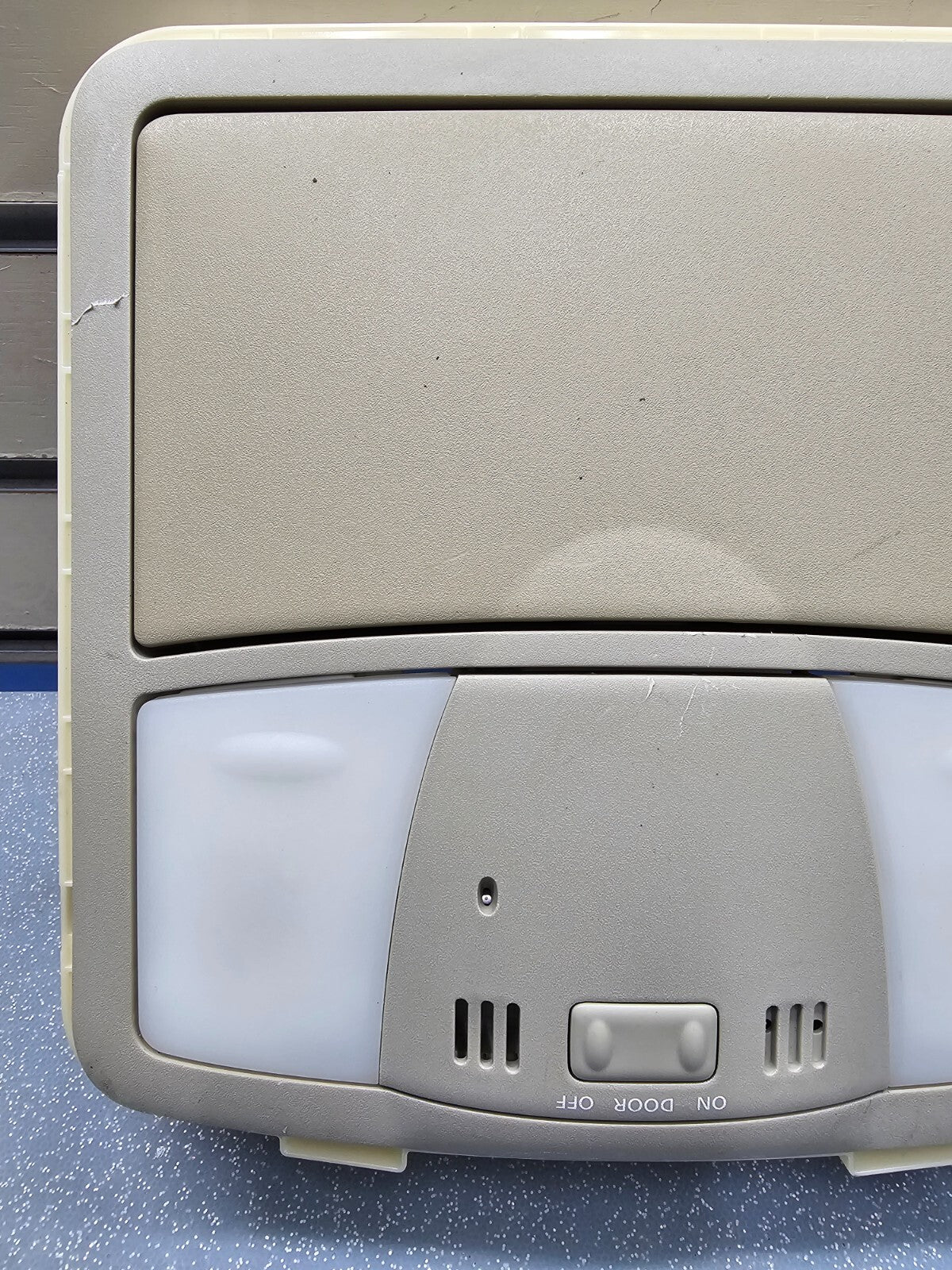 09-14 Maxima Murano Rogue Overhead Roof Console Storage Dome Map Light Lamp Tan