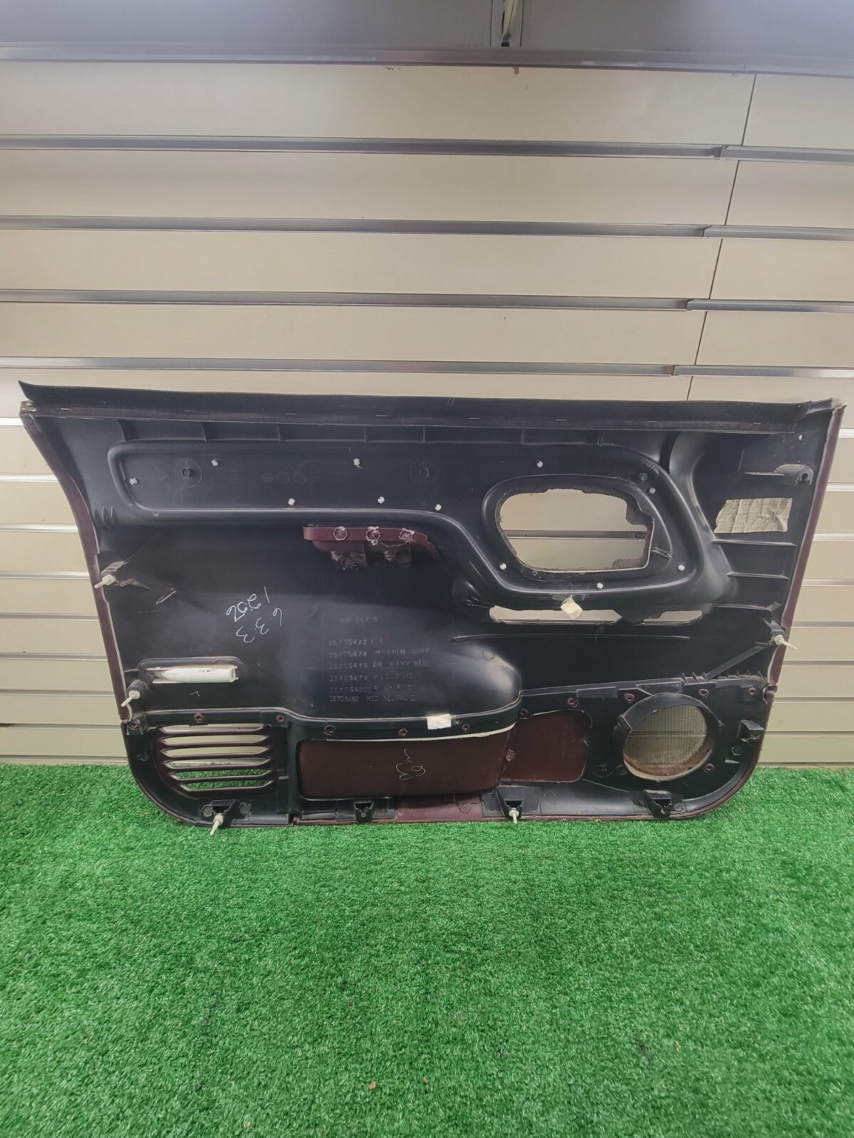 🔥95-99 Chevy GMC Silverado C/K DOOR PANEL Front RIGHT PASSENGER RED OEM D2
