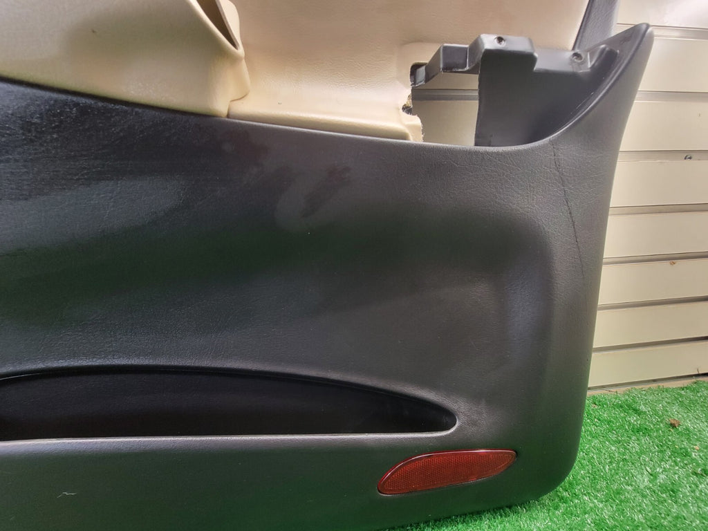 🔥2002-2009 CHEVY TRAILBLAZER Door Panel Front PASSENGER Armrest BLACK/TAN D8