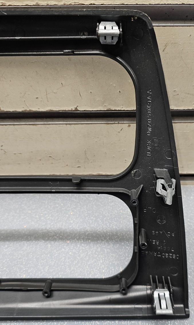 🔥03-06 Stratus Sebring Dash AM FM Radio Stereo Display Trim Panel Bezel Black