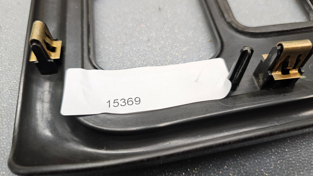 🔥02-05 GMC DENALI OEM CENTER DASH DISPLAY INFO TRIM SURROUND COVER