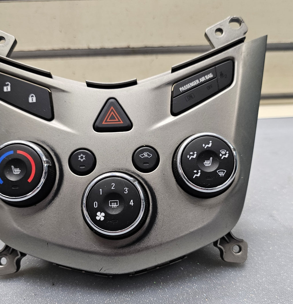 🔥13-14 Chevy Sonic Dash AC Heater Temperature Climate Control Air Conditioner