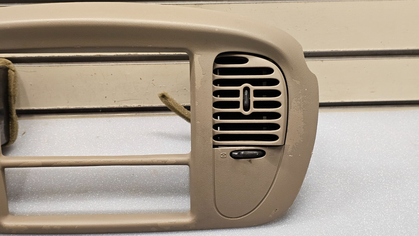 🔥97-03 Ford F150 Center Dash Radio Climate Trim BEZEL Panel AIRBG Line TAN